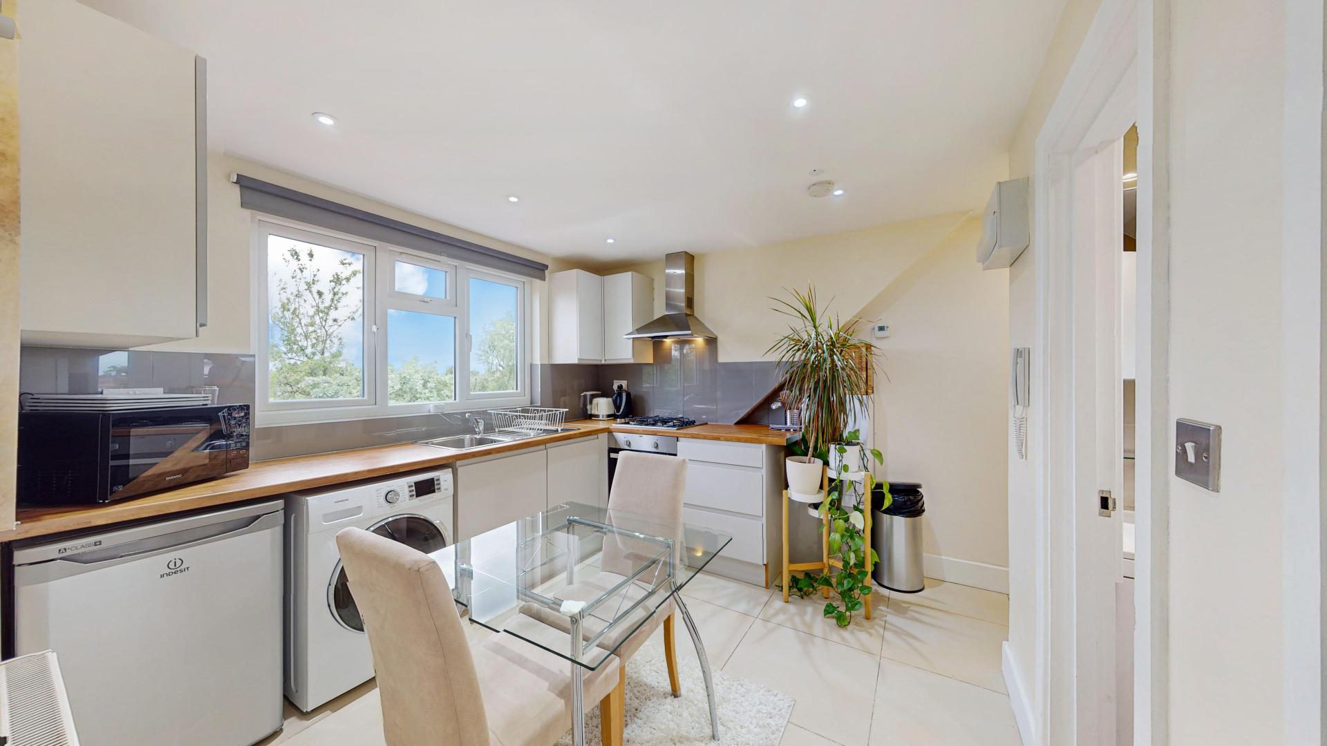 Modern Apartment Greenfield Gardens , London